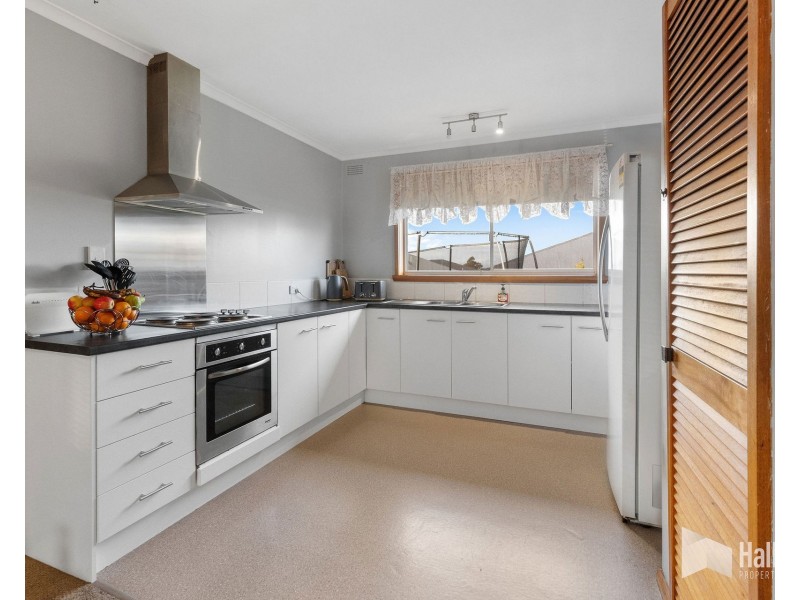 33 Greenway Avenue, Devonport TAS 7310