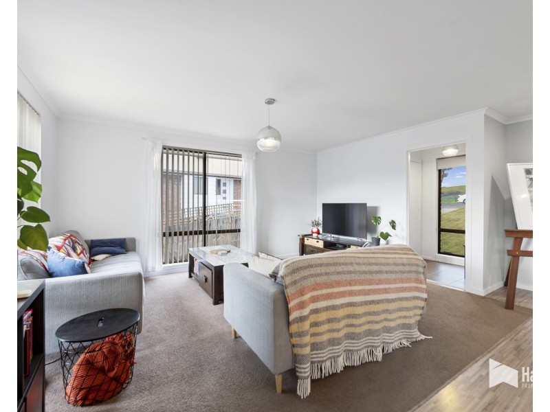 8 Lawrence Drive, Devonport TAS 7310