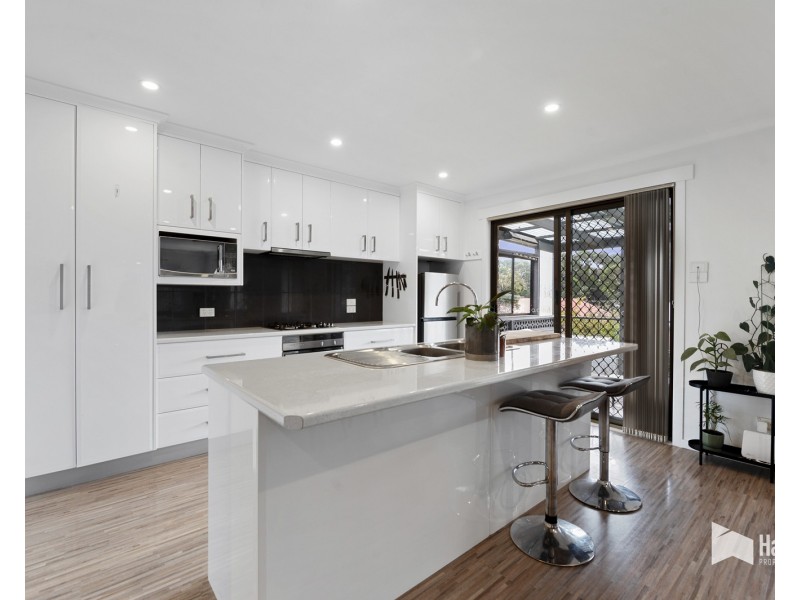 8 Lawrence Drive, Devonport TAS 7310