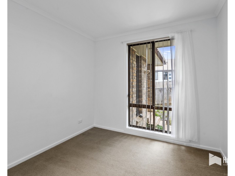 8 Lawrence Drive, Devonport TAS 7310