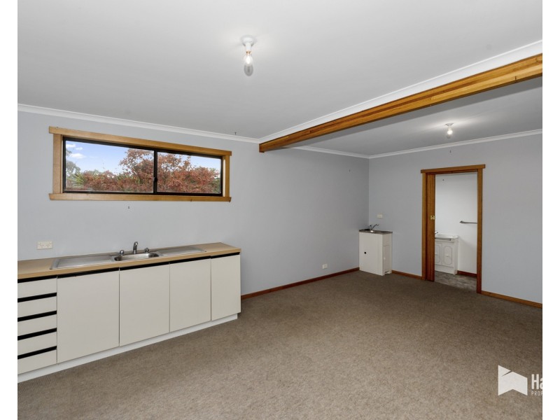 8 Lawrence Drive, Devonport TAS 7310