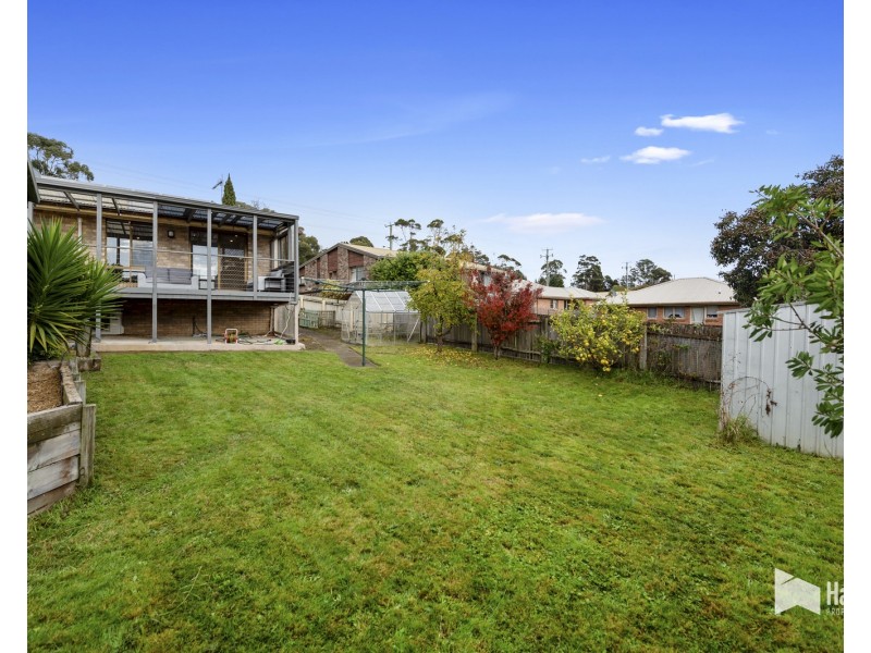 8 Lawrence Drive, Devonport TAS 7310