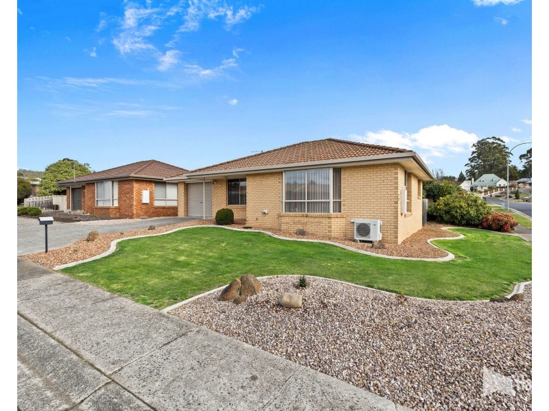 2/13 Arden Avenue, Devonport TAS 7310