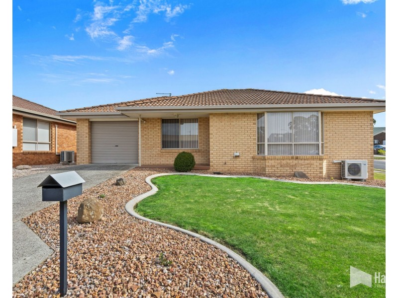 2/13 Arden Avenue, Devonport TAS 7310