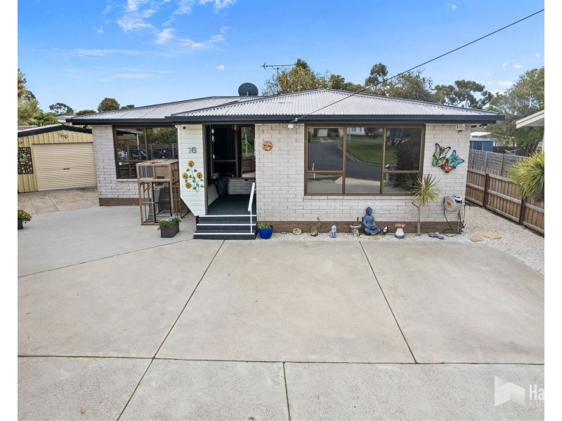 16 College Court, Devonport TAS 7310