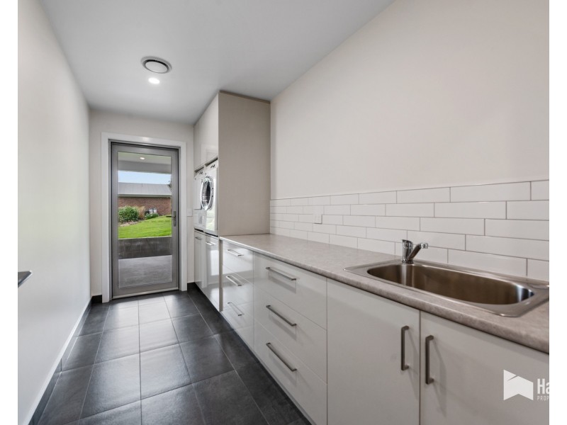 65 River Road, Ambleside TAS 7310