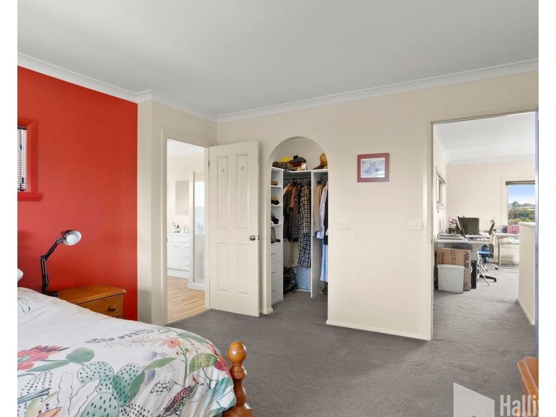17 Hilltop Avenue, Devonport TAS 7310