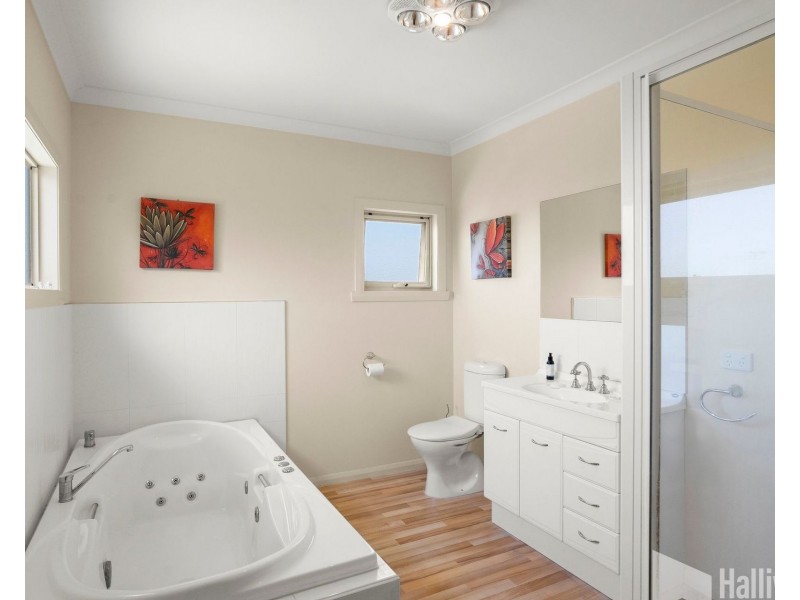 17 Hilltop Avenue, Devonport TAS 7310