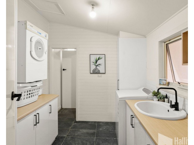 17 Hilltop Avenue, Devonport TAS 7310