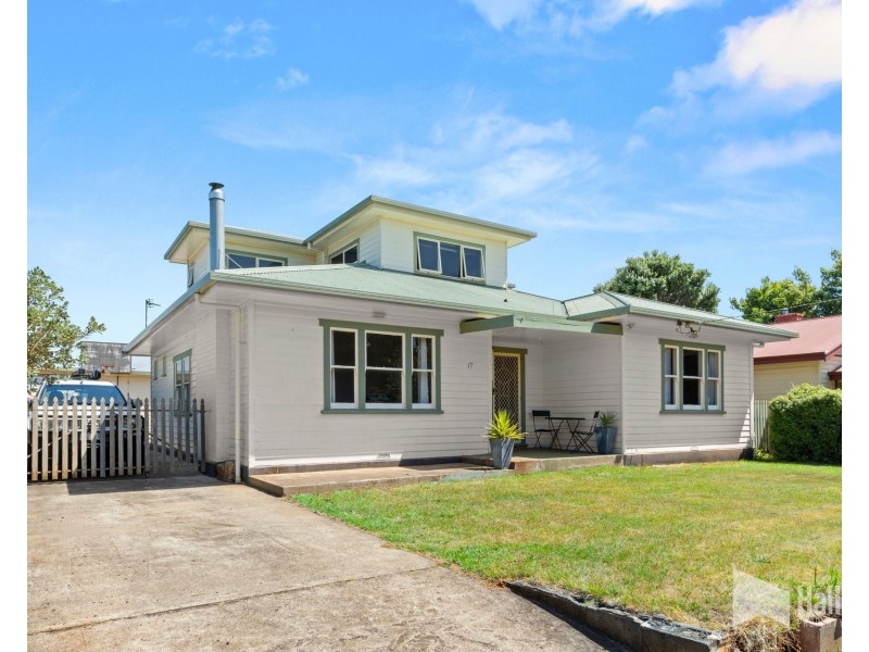 17 Hilltop Avenue, Devonport TAS 7310