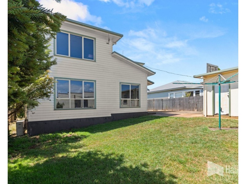 17 Hilltop Avenue, Devonport TAS 7310