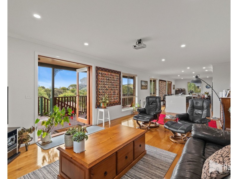 16 Highfield Road, Ambleside TAS 7310