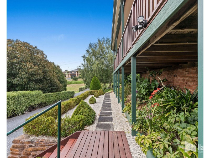 16 Highfield Road, Ambleside TAS 7310