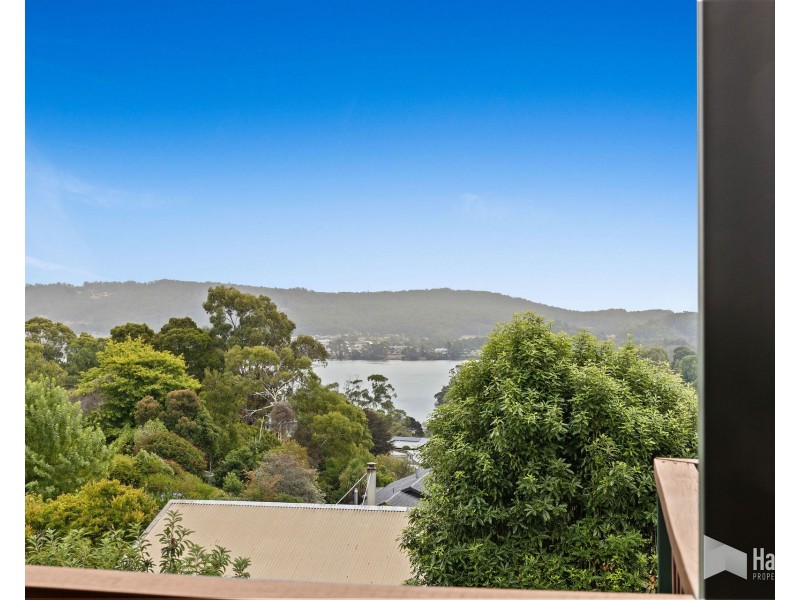 16 Highfield Road, Ambleside TAS 7310