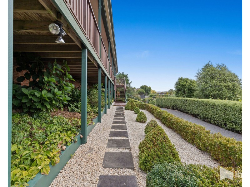 16 Highfield Road, Ambleside TAS 7310