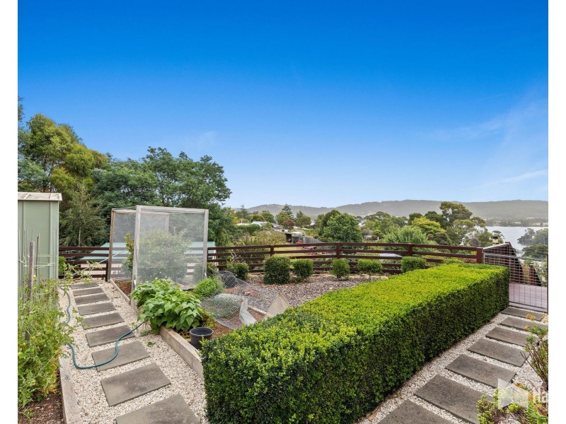 16 Highfield Road, Ambleside TAS 7310