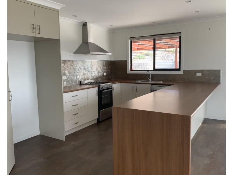 1 Rowena Court, Devonport TAS 7310