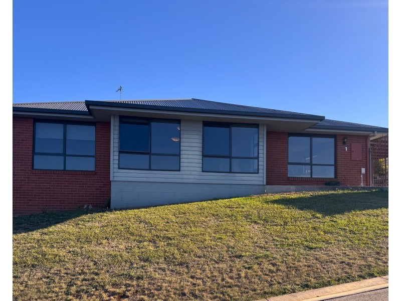 1 Rowena Court, Devonport TAS 7310