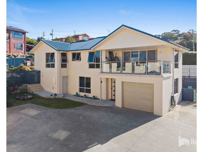 4/20 Main Road, Penguin TAS 7316