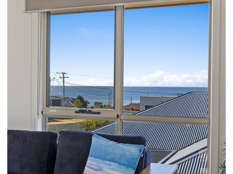 4/20 Main Road, Penguin TAS 7316