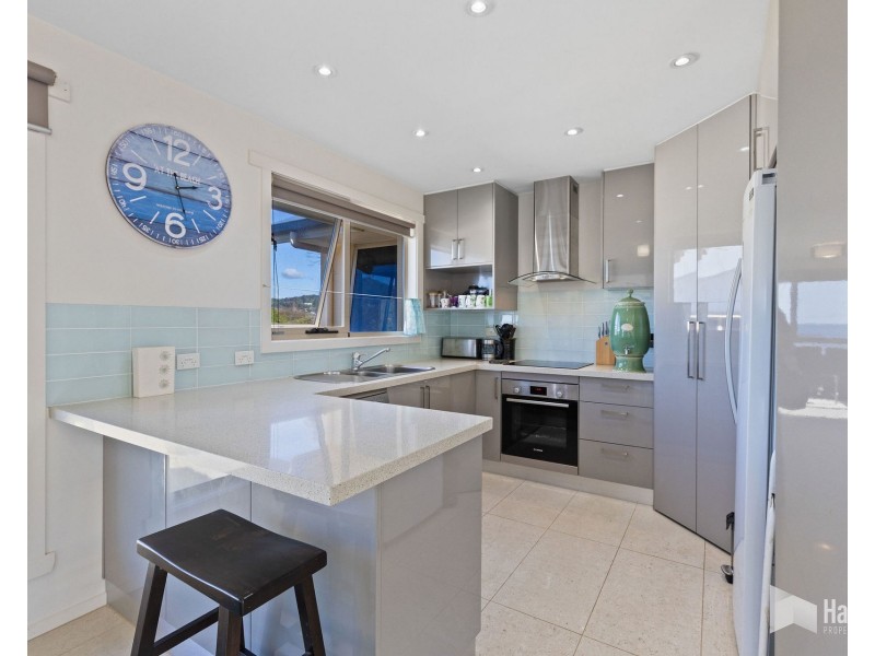 4/20 Main Road, Penguin TAS 7316