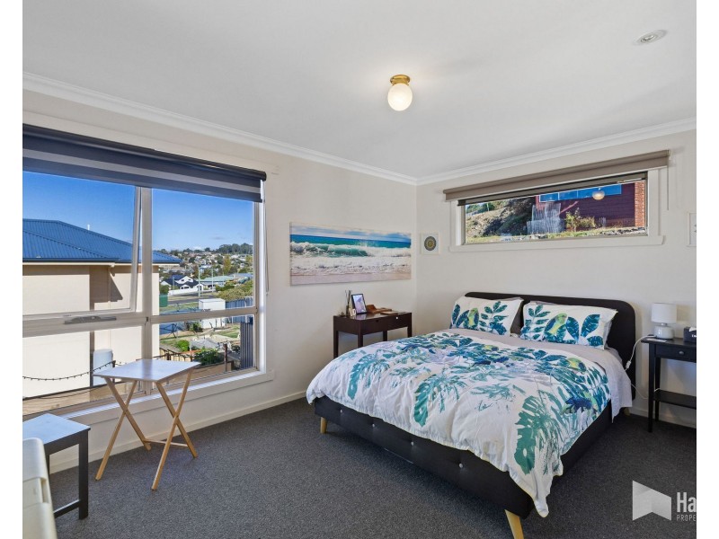 4/20 Main Road, Penguin TAS 7316