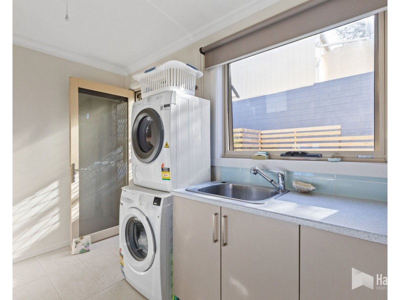 4/20 Main Road, Penguin TAS 7316