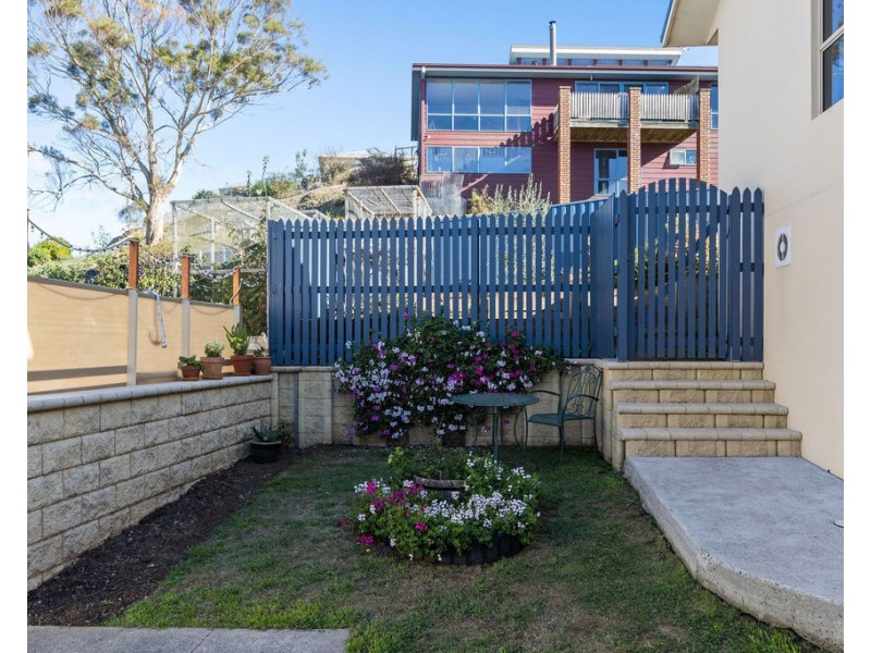 4/20 Main Road, Penguin TAS 7316