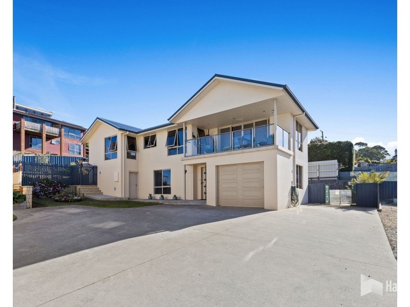 4/20 Main Road, Penguin TAS 7316