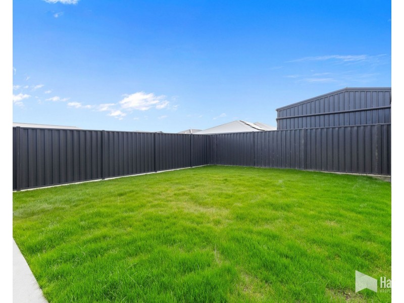 33 Magnolia Avenue, Latrobe TAS 7307