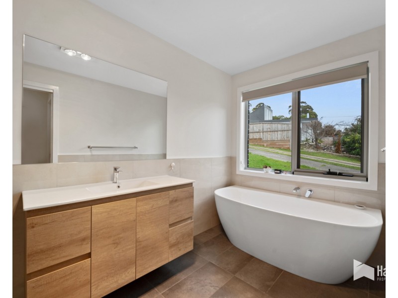 65 River Road, Ambleside TAS 7310