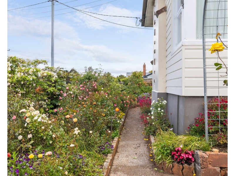 74 Middle Road, Devonport TAS 7310