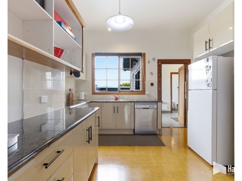 11 Hilltop Avenue, Devonport TAS 7310