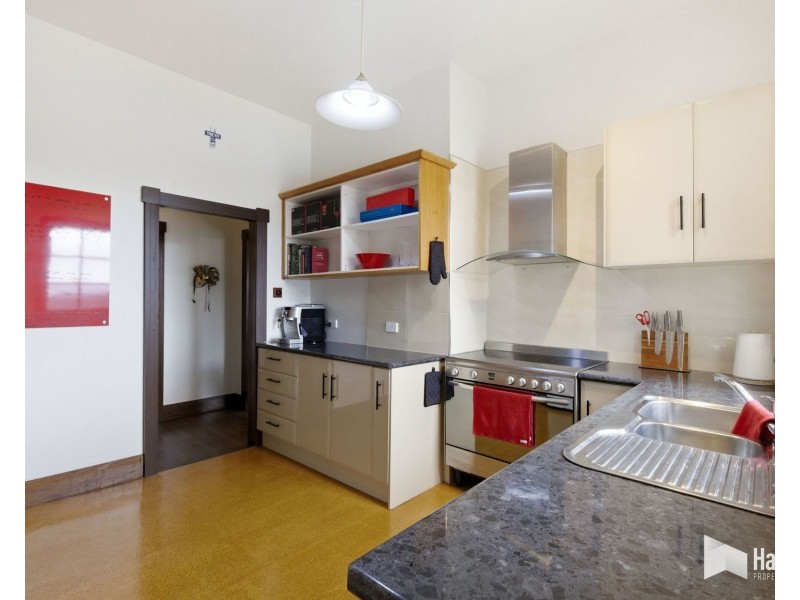 11 Hilltop Avenue, Devonport TAS 7310