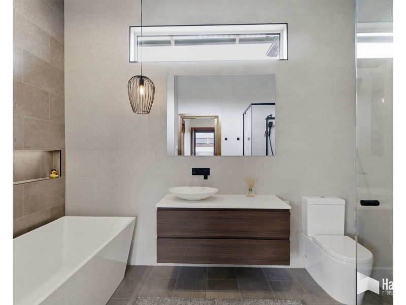 11 Hilltop Avenue, Devonport TAS 7310