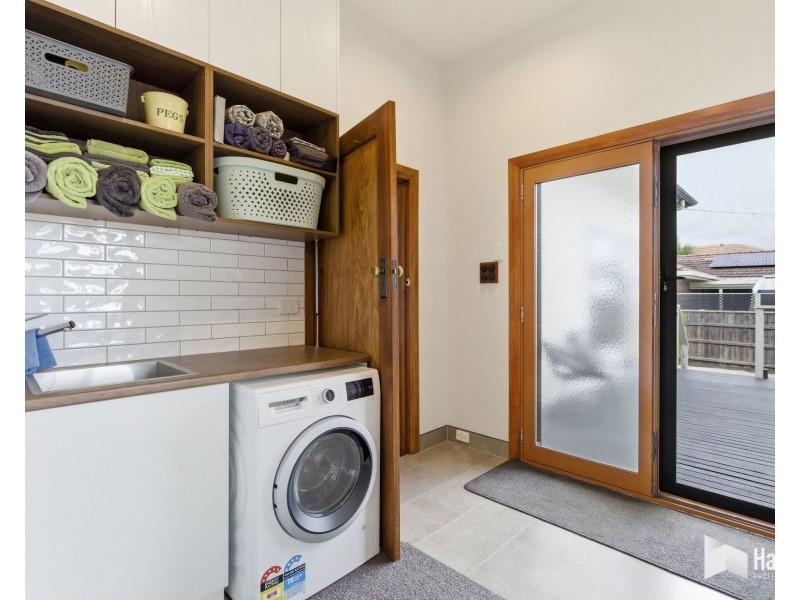 11 Hilltop Avenue, Devonport TAS 7310