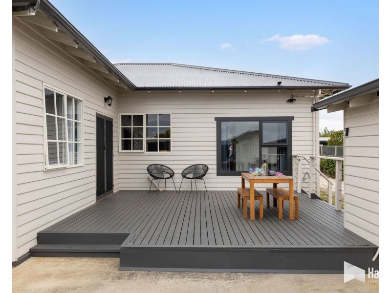 11 Hilltop Avenue, Devonport TAS 7310