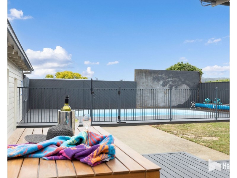 11 Hilltop Avenue, Devonport TAS 7310