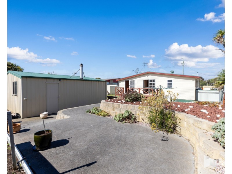 33 Turners Avenue, Turners Beach TAS 7315