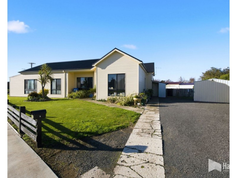 8 Alexandra Road, Ulverstone TAS 7315