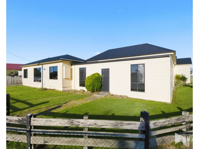 8 Alexandra Road, Ulverstone TAS 7315