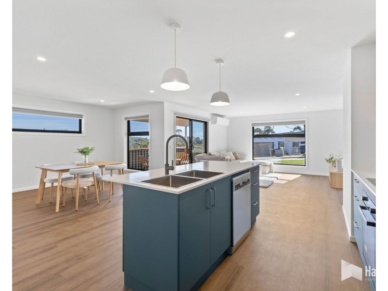 1 & 2/8 Spirit Way, Ambleside TAS 7310