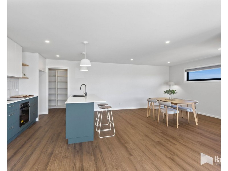 1 & 2/8 Spirit Way, Ambleside TAS 7310