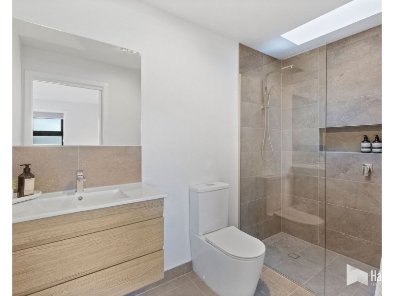 1 & 2/8 Spirit Way, Ambleside TAS 7310