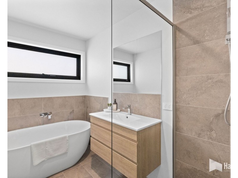 1 & 2/8 Spirit Way, Ambleside TAS 7310