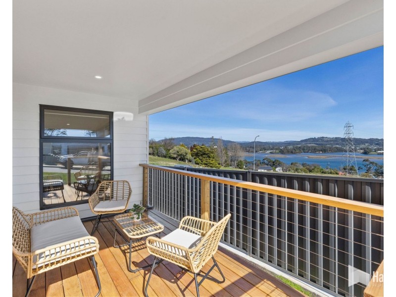 1 & 2/8 Spirit Way, Ambleside TAS 7310