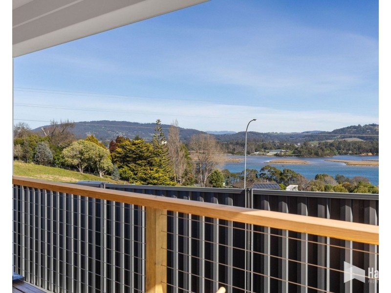 1 & 2/8 Spirit Way, Ambleside TAS 7310