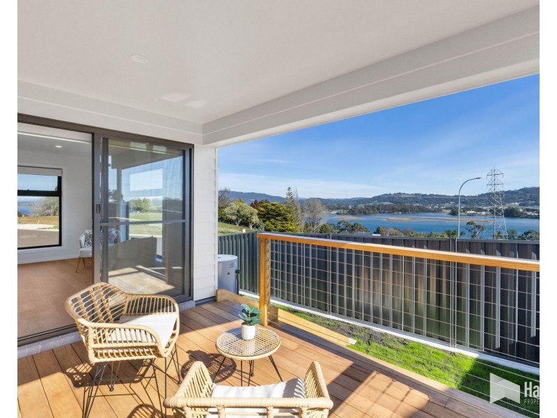 1 & 2/8 Spirit Way, Ambleside TAS 7310
