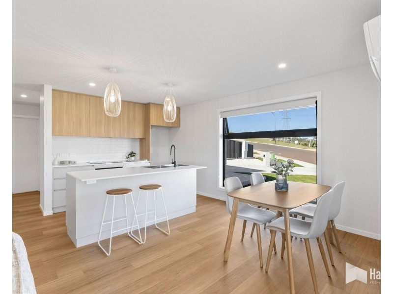 1 & 2/8 Spirit Way, Ambleside TAS 7310