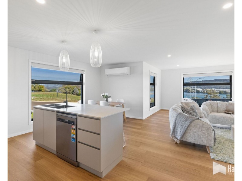 1 & 2/8 Spirit Way, Ambleside TAS 7310